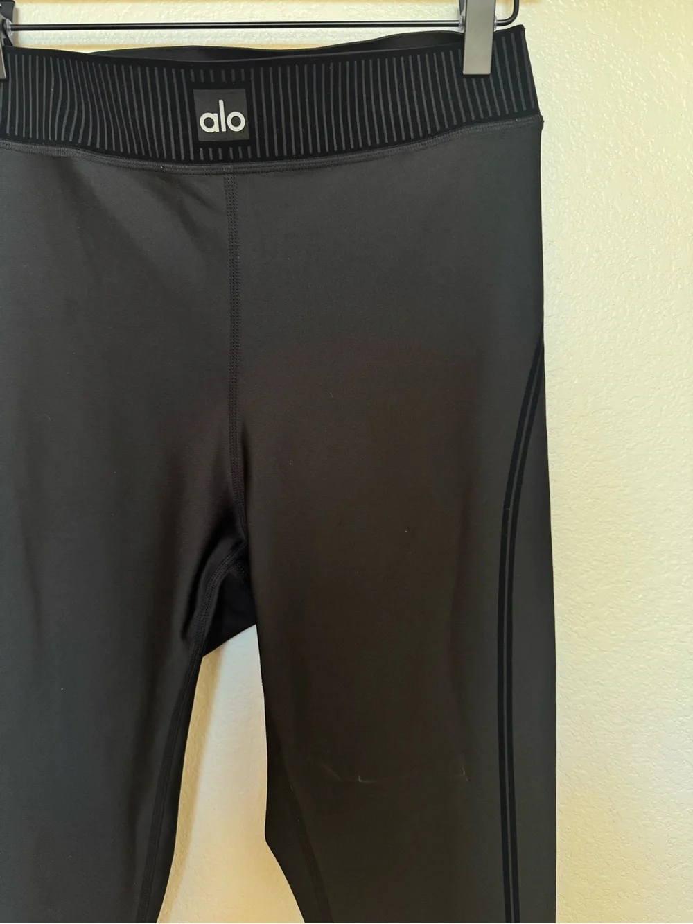 ALO Yoga Women’s Black Logo Leggings